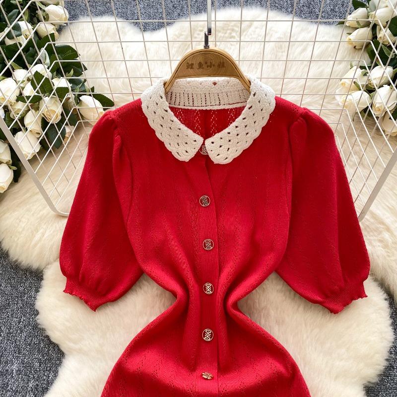 Letnia dzianinowa sukienka damska z jednostronnym plisowanym wzorem i eleganckim stylem