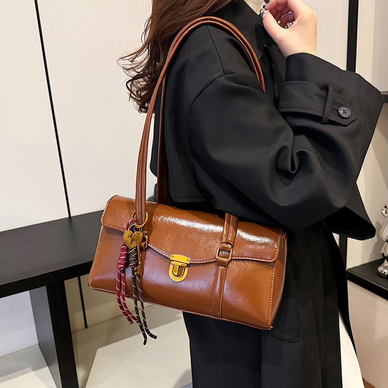 

Women s bag 2025 new fashion glossy soft leather retro versatile large capacity shoulder commuter bag women s bag 30*10*16