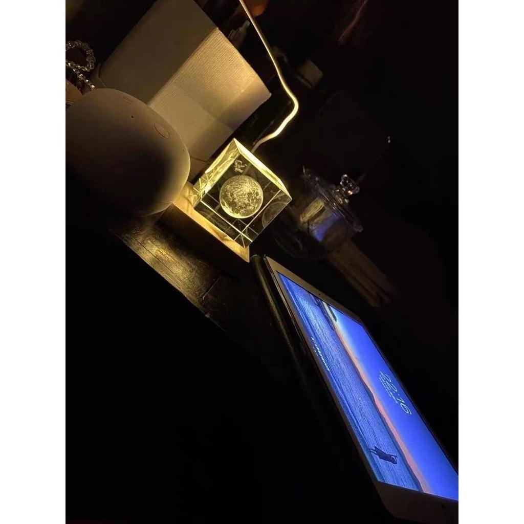 Lampă Lună Cristal 3D cu Lumină LED USB și Bază din Lemn | Lumină de Noapte Cub de Cristal Alb Cald pentru Dormitor, Decor Acasă