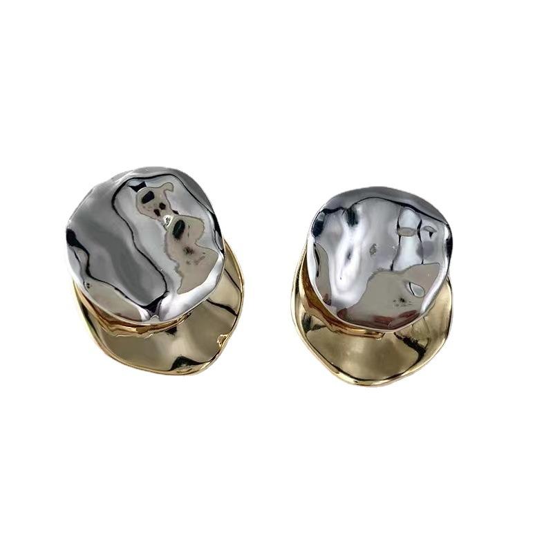 Unique French Retro Niche Metal Disc Earrings Women'S Removable Wave Contrasting Color Fashionable Stud Earrings Cold Wind