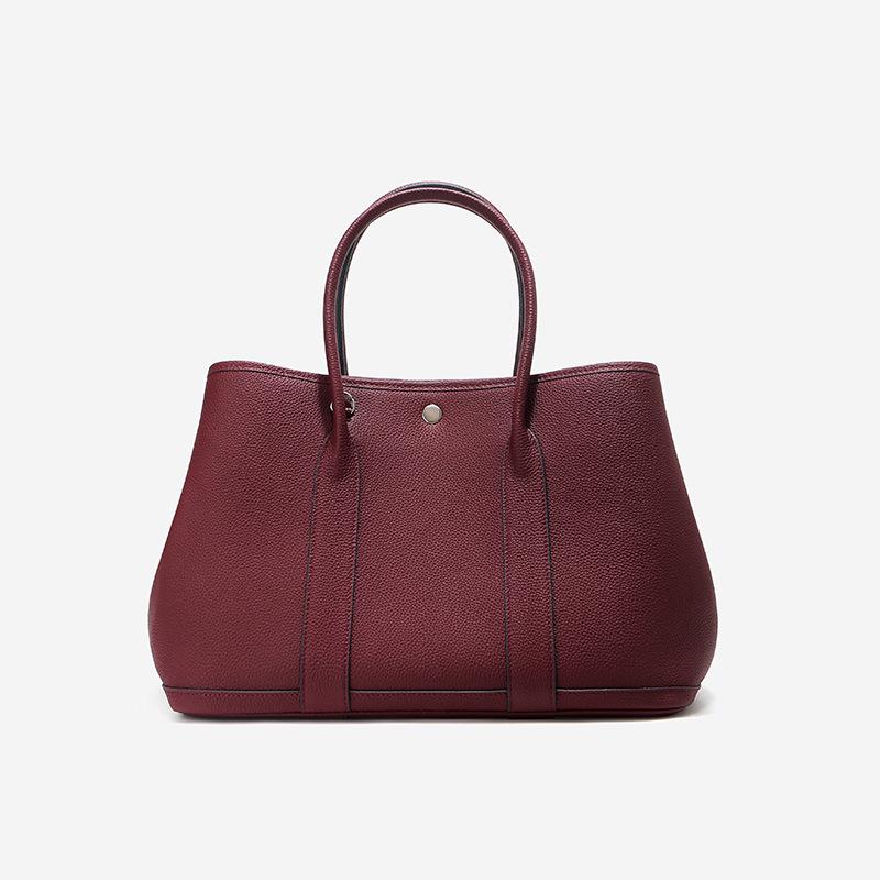 

2025 Women s Cowhide Tote: Stylish Versatile Shoulder Bag for Shopping and Everyday Use