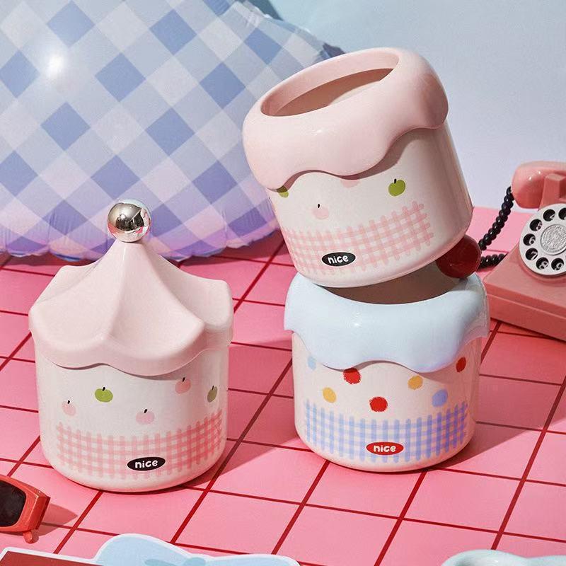 Desktop Trash Can with Lid - Cute and Compact Office Mini Waste Basket