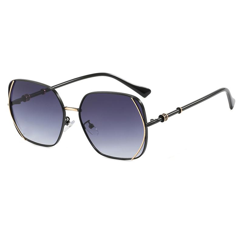 High-Grade Women s Oversized UV400 Anti-Ultraviolet Sunglasses Fashionable Black Sunscreen Cross-Border Wholesale Square Sunglasses&Metal