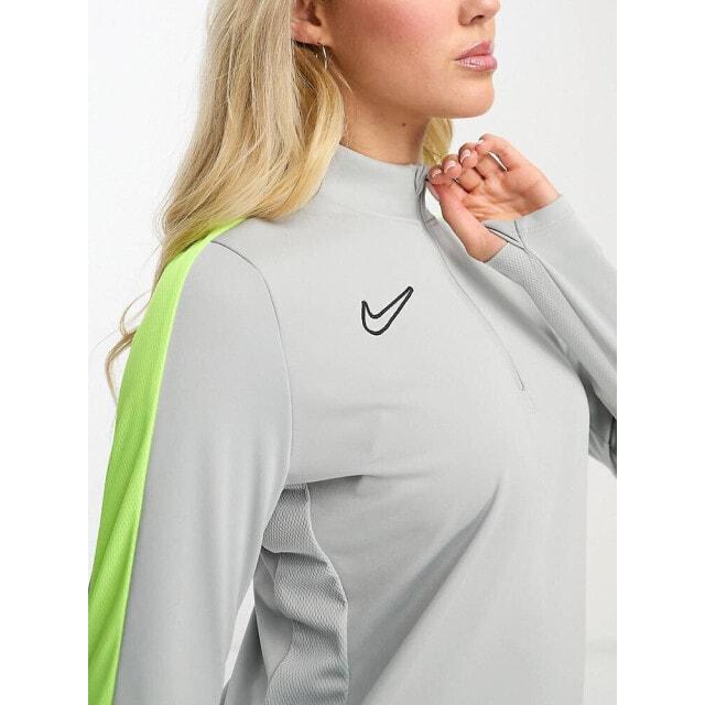 

Серебристая футболка с вольтовым принтом Nike Football Academy 23 Dri-Fit