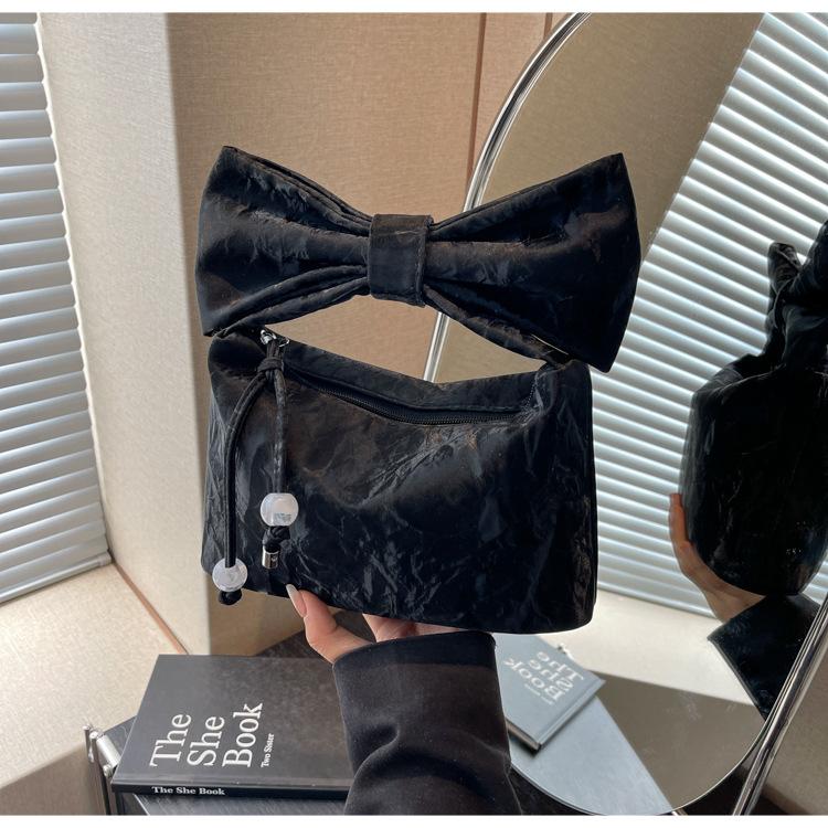 

High-end super hot niche bag women s 2025 new foreign style versatile one-shoulder crossbody bag fashionable hand-to-hand dumpling bag