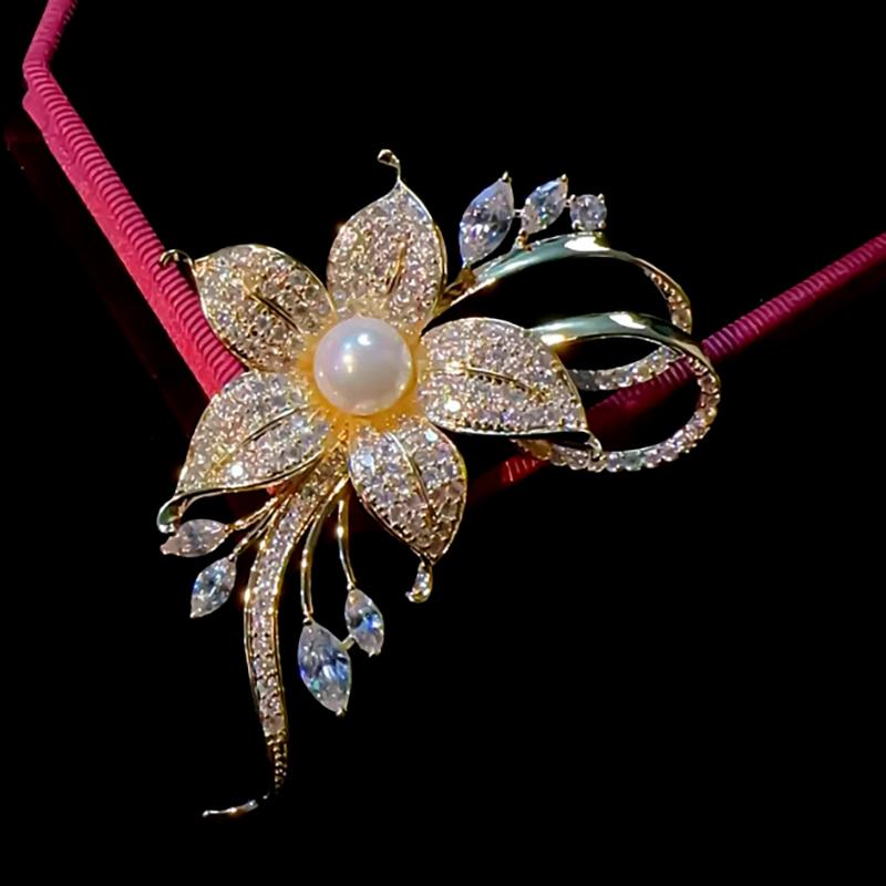 Exquisite Flower Pearl Brooch  Metal Lapel Pins For Women Girls Versatile Shiny Corsage Clothing Accessories Gifts