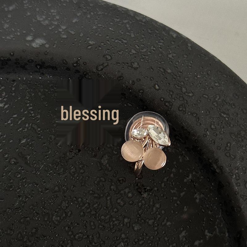 Korean Style Retro Pearl Ear Clip for Women - Mosquito Coil Holder, No Piercing, High-End, Fashionable and Versatile Luxury Earrings