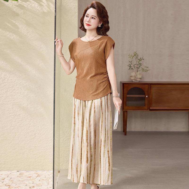 Mom's 2026 Summer Short Sleeve Top & Wide-Leg Pants Set for Middle-Aged Women