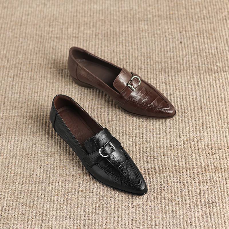 Krazing Pot Sheepskin Round Toe Low Heels Summer Shoes Big Size 42 Retro Fashion Metal Buckle Women Deep Mouth Pumps