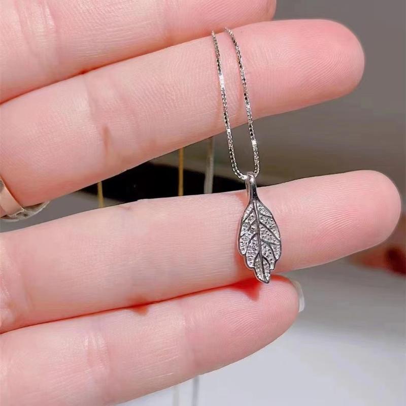 Elegant Rhinestone Tree Leaf Pendant Necklaces For Women Shiny Zircon Stainless Steel Metal Leaves Choker Simple Clavicle Chain