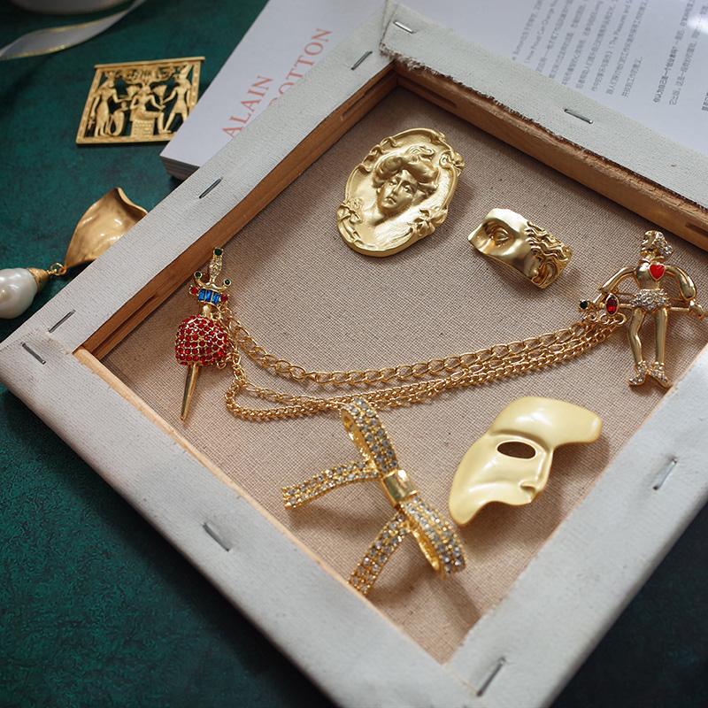 

Creative Baroque Retro Palace Egyptian Pharaoh Mask Brooch Men Women Party Clothing Accessories Brooches Holiday Gift