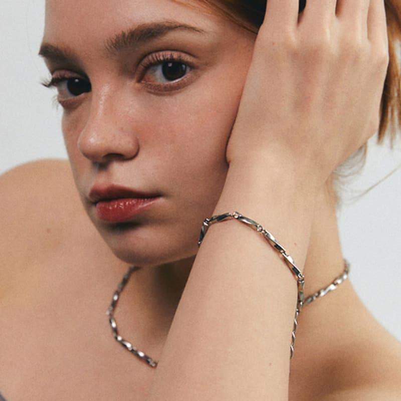 

apple pie order Hold Chain B. L