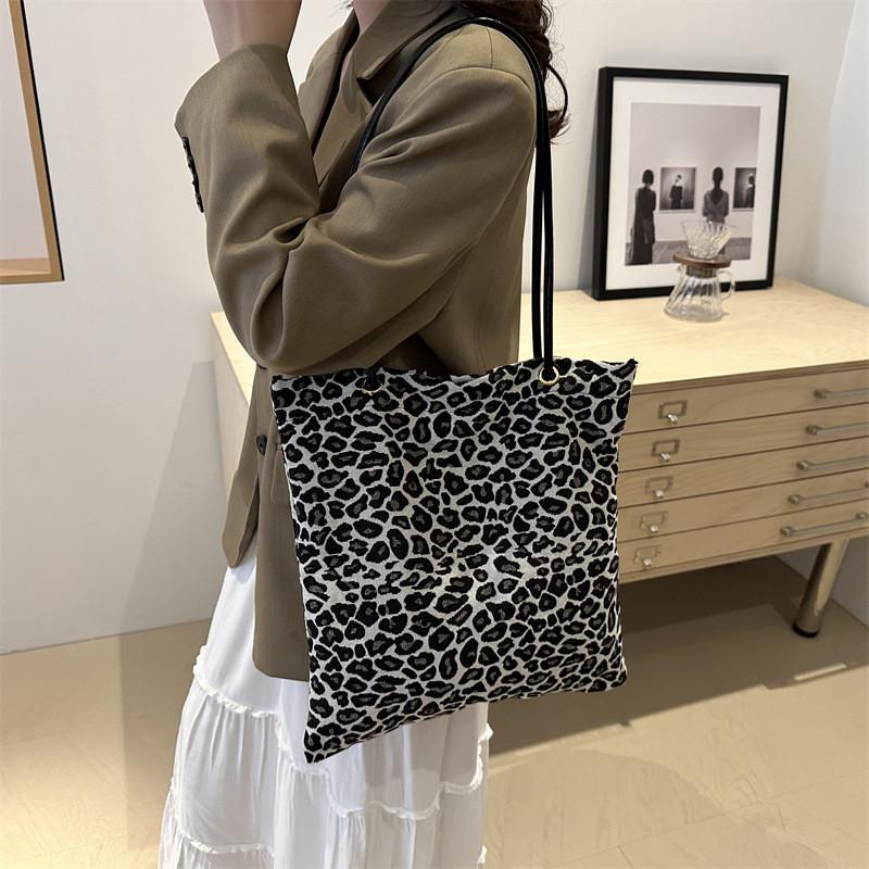Trendy Khaki And White Leopard Print Large Capacity Tote Bag For Women 2024