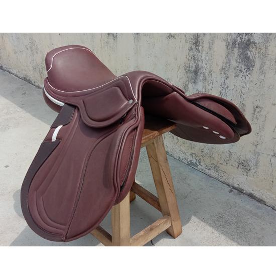 Sella in Pelle per Salto a Doppio Quartiere con Arcioni Intercambiabili – Design Elegante del Cantle