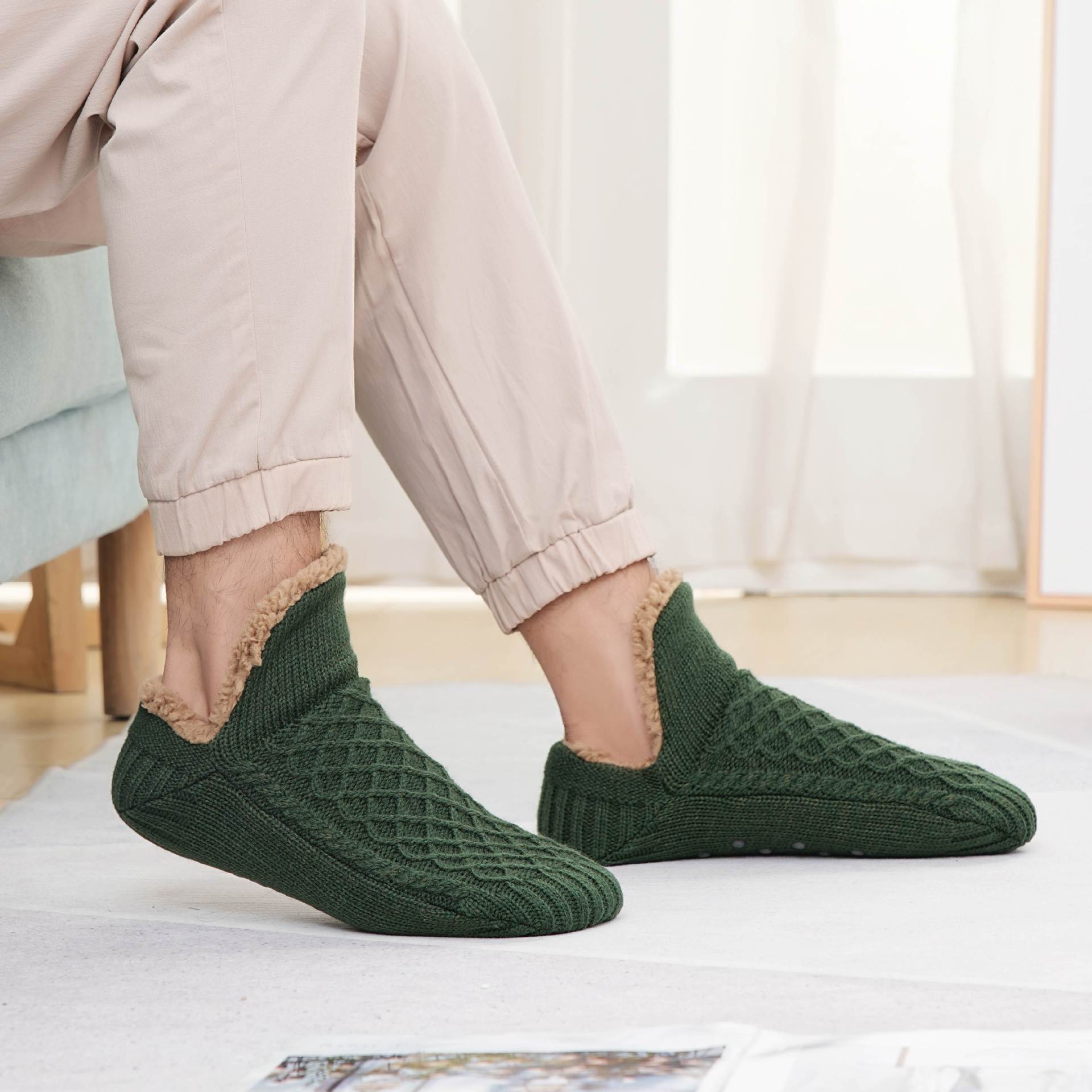 

Мужские осенне-зимние домашние клееные нескользящие носки, носки для пола, теплые носки для дома с мягкой подошвой и нескользящими свойствами 40-44 армия зеленый