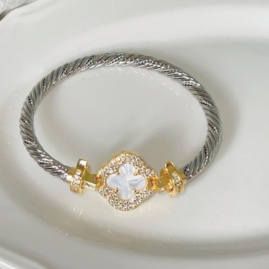 High End Fashion Micro Inlaid Zircon Clover Bracelet with Gold Plating for Women's Jewelry