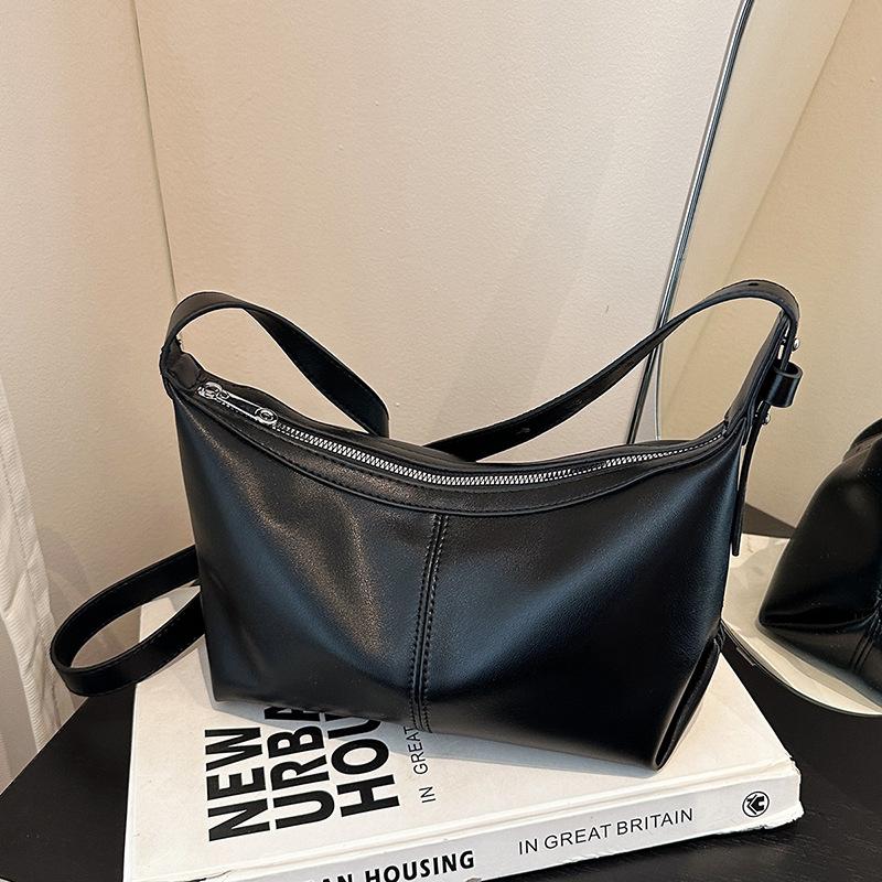 Niche Design Bag Women's New Casual Large-capacity Shoulder Messenger Bag Versatile Simple Dumpling Bag