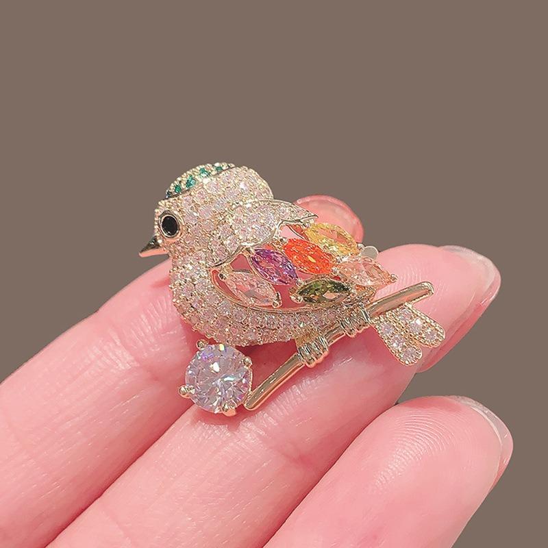 Bird High-end Brooch with A Sense of Sophistication Niche Anti-glare Clasp Personalized Suit Collar Pin Brooch and Corsage