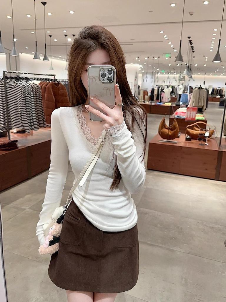 Chic V-Neck Lace Patchwork Long-Sleeve Slim-Fit Korean Style Top for Autumn/Winter