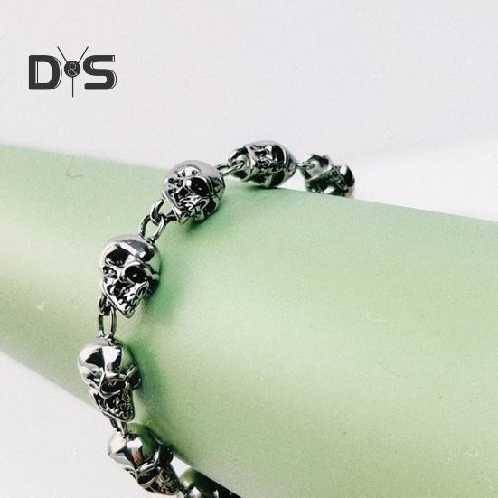 Unisex Bracelet Skull Pendant Vintage Punk Style Lobster Clip Alloy High Polish Gothic Wrist Jewelry Halloween Cosplay Parties Bangle