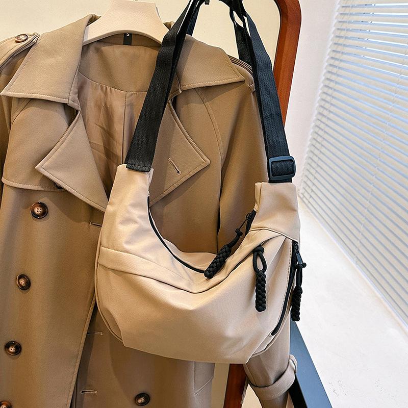 1Pc Solid Color Simple Large Capacity Korean Version of Foreign Style Leisure Bag New Versatile Ins Shoulder Messenger Bag Dumpling Bag