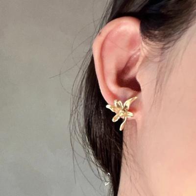 Exquisite Schlichte Matte Blumen Ohrringe Damen Luxus Nische Vintage Damen Accessoires Elegantes Schmuckdesign Hundert mit Senior Sense Ohrringe Tide
