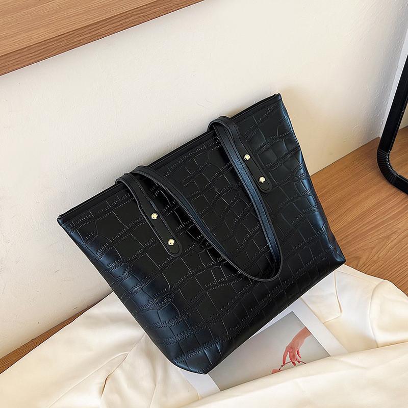 Urban Chic Large Capacity Handbag For Women 2023 Fashionable Tote Bag