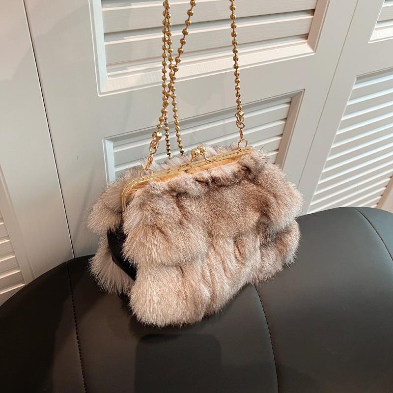 2025 new imitation fox hair women's shoulder bag trendy chain messenger bag fashionable versatile clip buckle bag