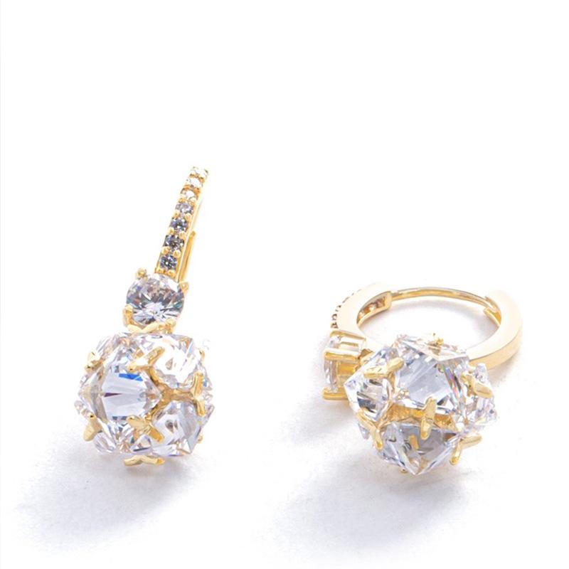 Loyi Crystal Ball Earrings: Elegant, Niche Design, Versatile Luxury Fashion for Women.