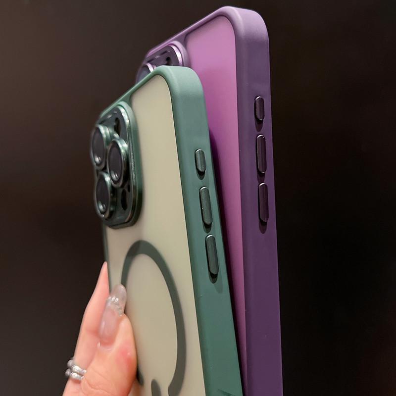 Magnetic Skin-Feel Phone Case for iPhone 17 Pro Max, Compatible with Apple 16/15/14/13, Frosted and Semi-Transparent Design.