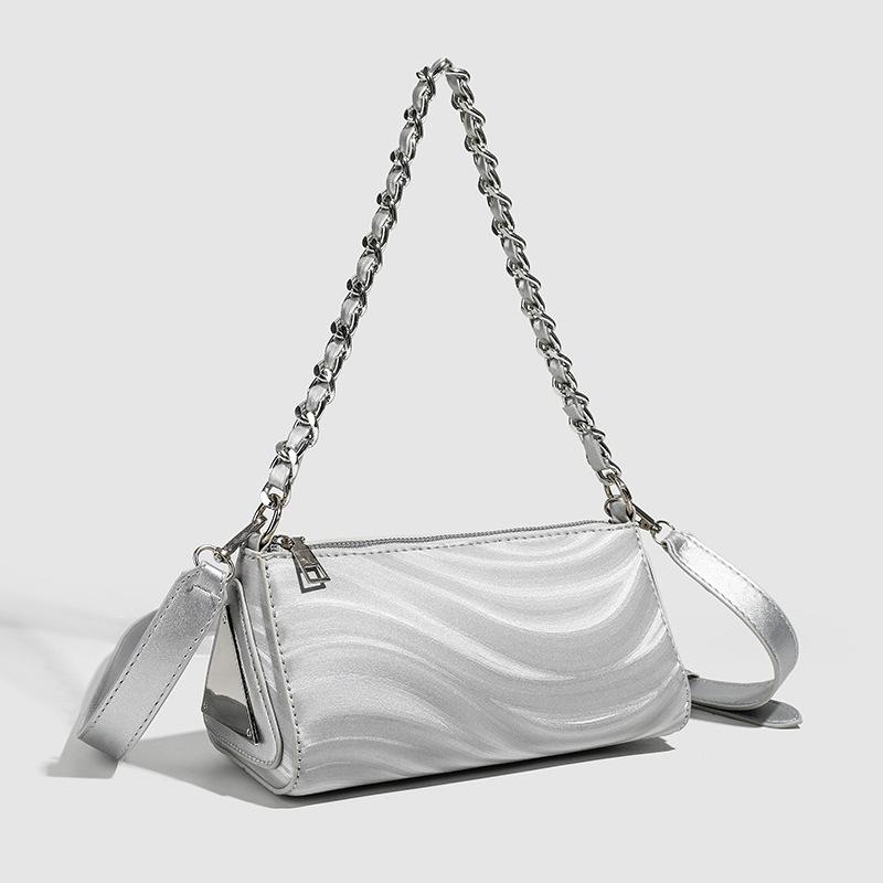 Teksturert moteriktig liten veske for kvinner, moteriktig allsidig nisje crossbody-veske kjede moteriktig en-skulder trekantveske