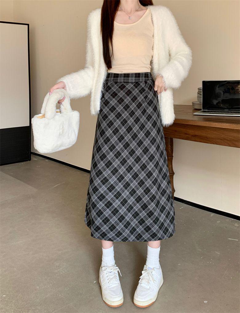 Retro Plaid Maillard Women's Slimming Velvet A-Line Skirt - Elegant Autumn/Winter Bodycon Style