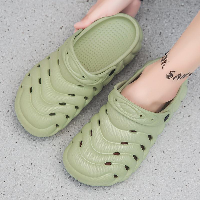 Mens Clogs Sandal Shoes In Summertime Breathable Ultra-Light Eva Hole Shoes Stylish Plush Comfort Outside Beach Footwear Soft-Soled Slide Shoes