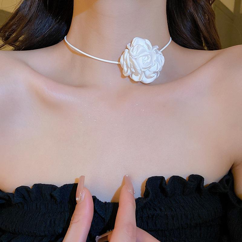 Богемный праздничный стиль Цветочный ожерелье Женский Весна и лето Супер сказочная атмосфера Дизайн цепочки на ключицу Сладкое ожерелье