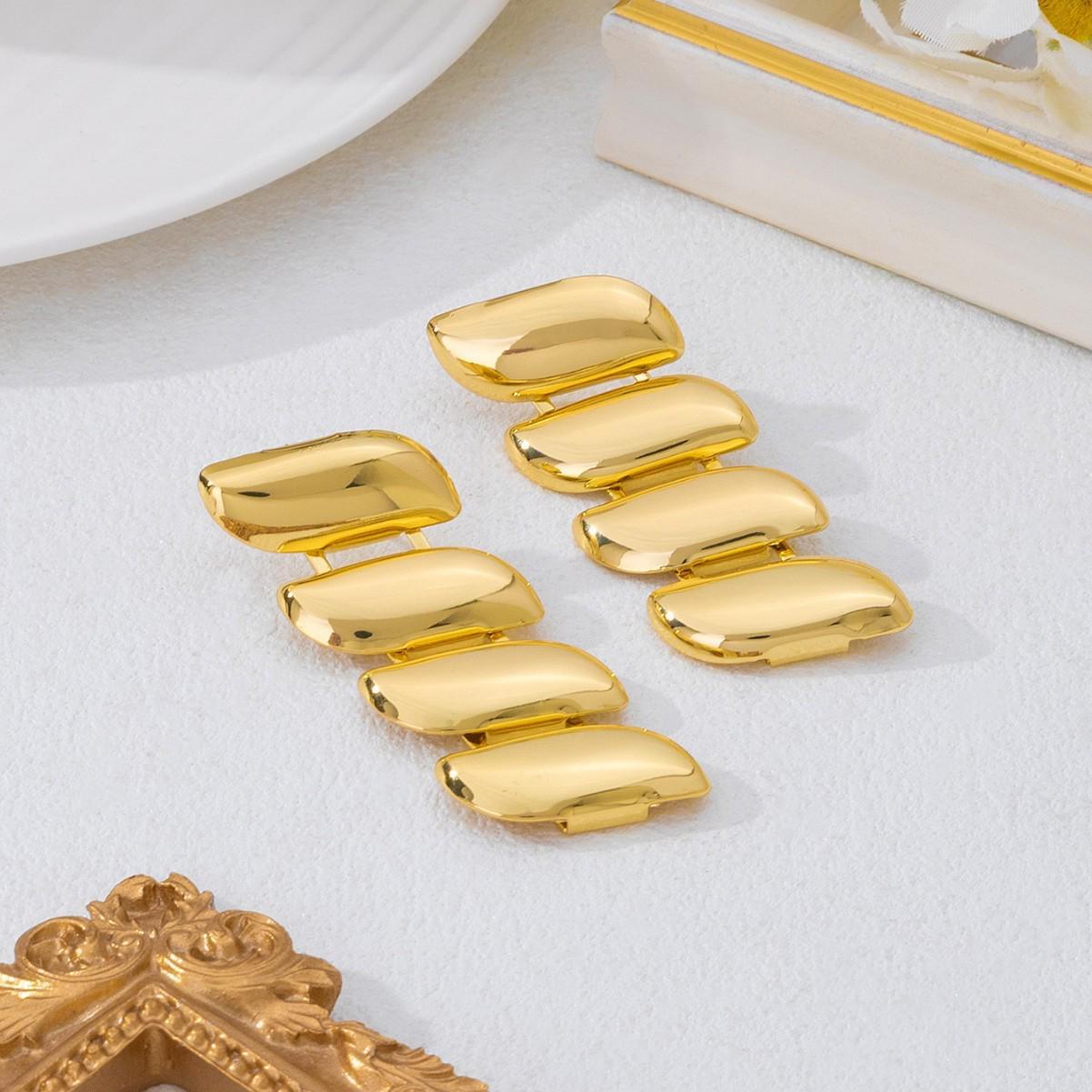 Elegant Geometric Metal Jewelry Set: Necklace, Earrings, & Bracelet for Women - Light Luxury Style