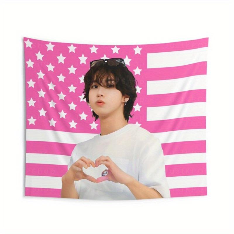 1pc Han Jisung Finger Heart Tapestry Pink American Flag Design with Young Man Making Heart Gesture Perfect Tapestry 74x94cm(29x37in)
