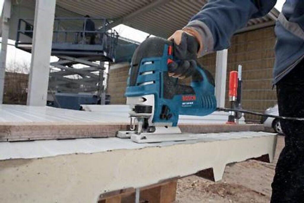 Маятниковый электролобзик Bosch GST 150 BCE im Handwerkerkoffer с пильным полотном 1 (0 601 513 000)