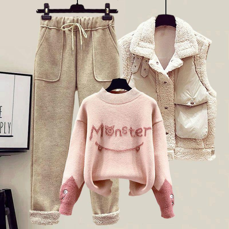 Damedresser for høst og vinter, Damevest i lammeull, Strikket genser, Fritidsbukser, Tredelt dress