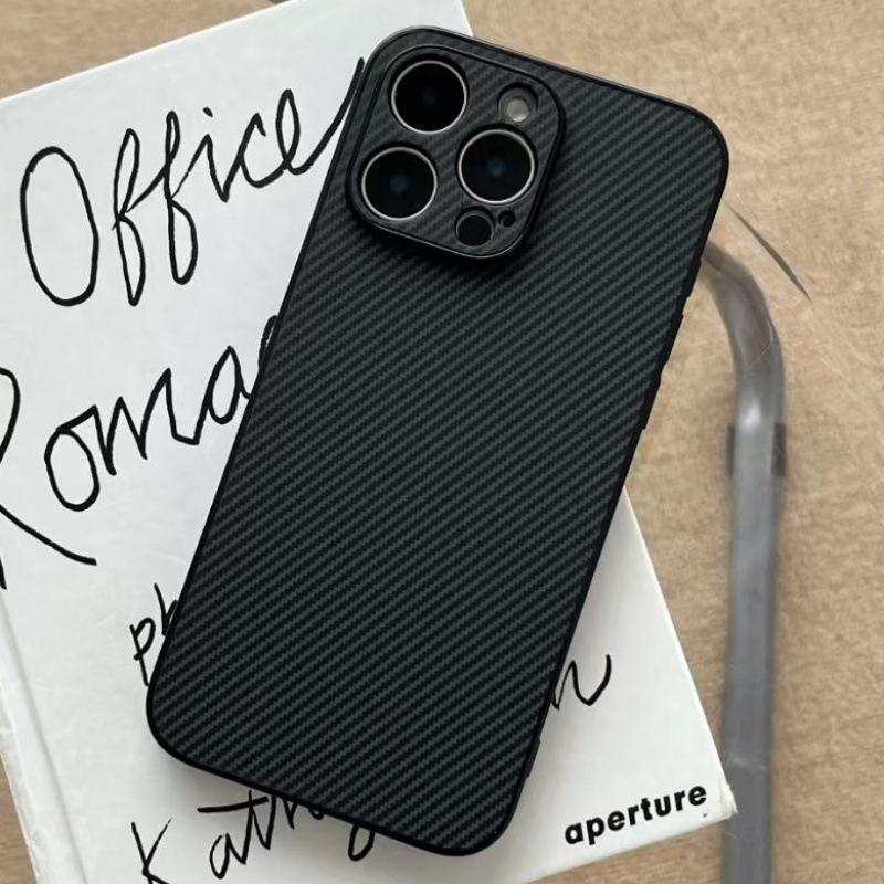 

Чехол для телефона с черной полосой из углеродного волокна для iPhone 17 Pro Max - Дизайн против отпечатков пальцев для мужчин iPhone 15 Pro Max