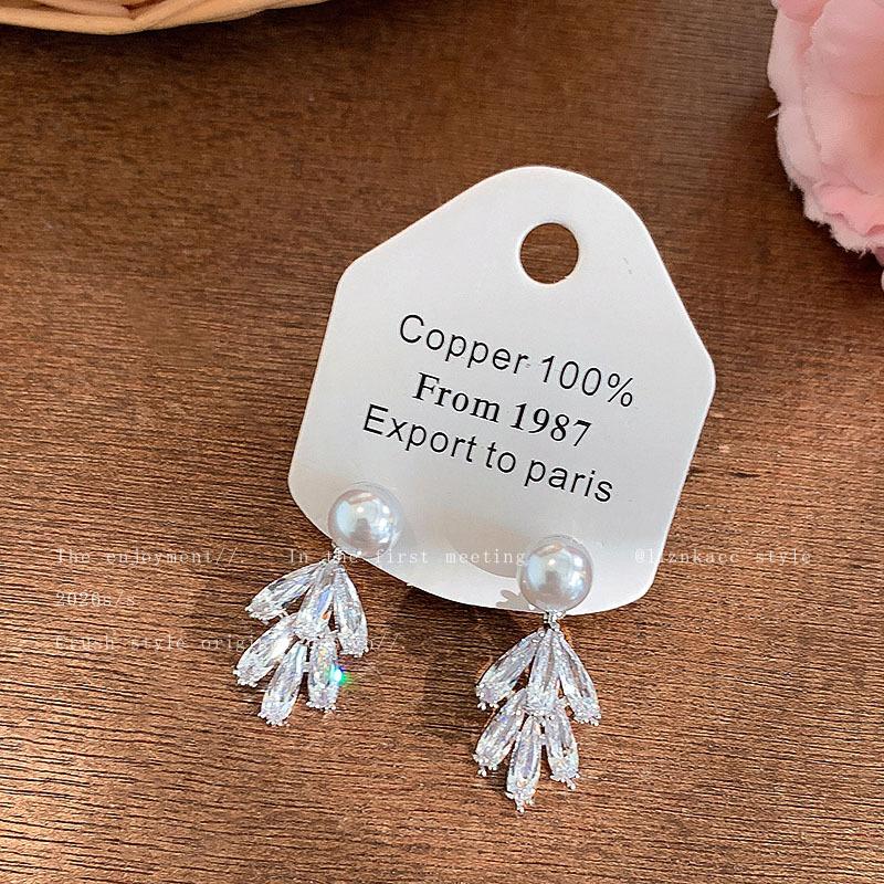 High-end micro-inlaid zircon wheat ear imitation pearl earrings women's niche design stud earrings super flash simple temperament ear jewelry