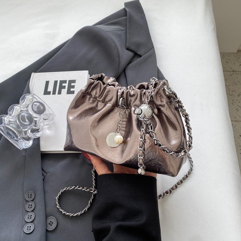 

New Women s Bag Niche Light Luxury Wrinkled Cloud Bag Chain Crossbody Bag Fashion Versatile Shoulder Bucket Bag шампанского
