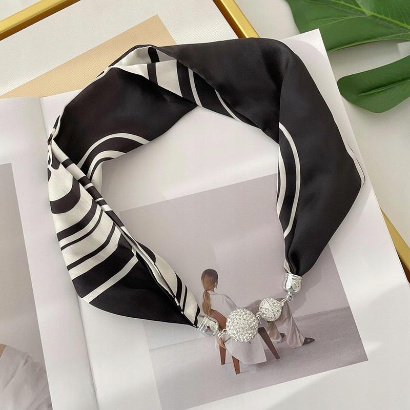 Scarf Women' printed scarf Silk scarf Gift scarf 70x70cm