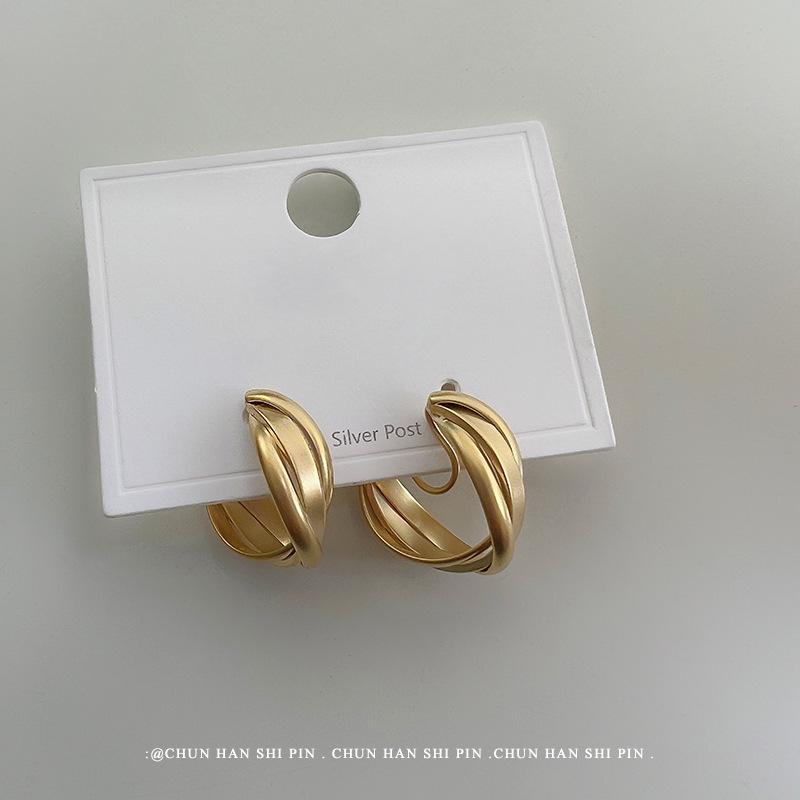 

Gold mosquito coil disc ear clips without pierced ears Women s circle earrings Summer earrings Hong Kong style girl retro earrings