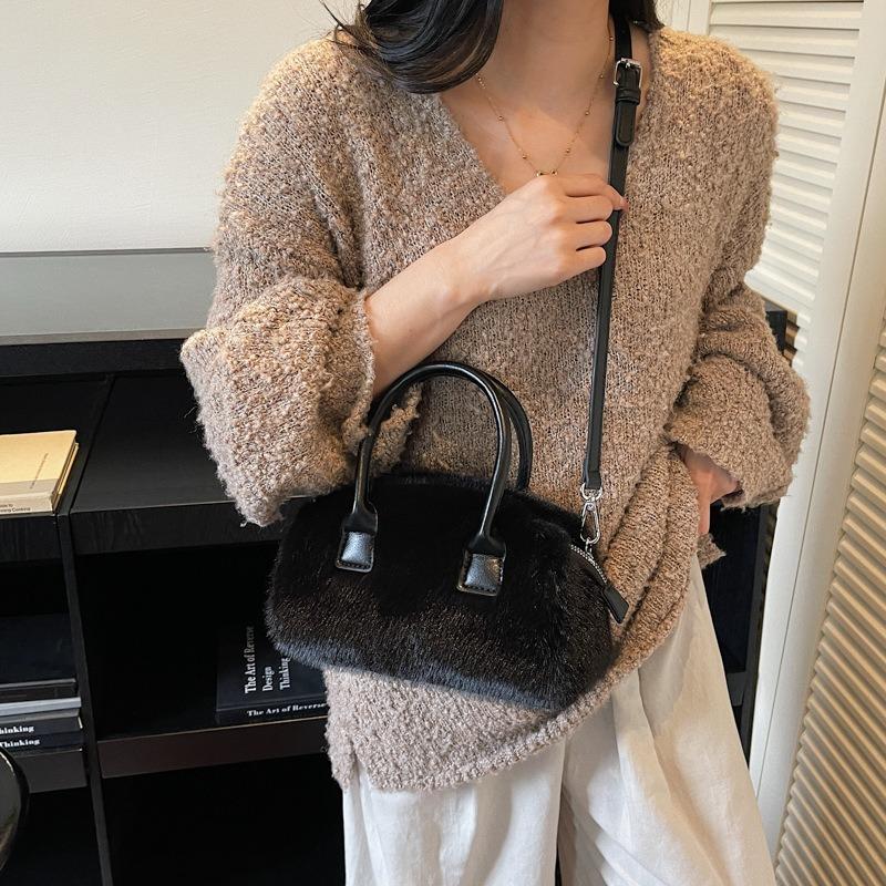 Plush bag women's new high-end fashion versatile messenger bag popular portable wool bag