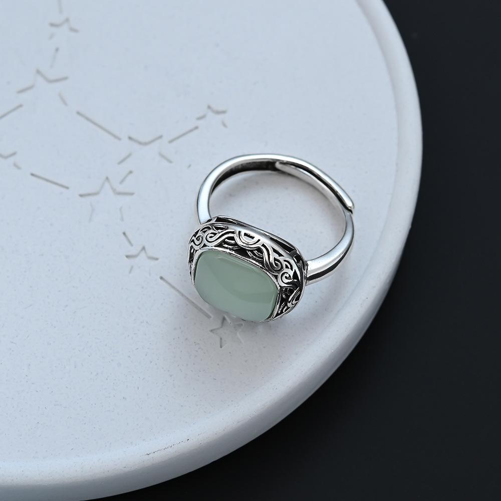 Hochwertiger Jade-Ring im Tangcao-Blumen-Design: Eleganter chinesischer Hofstil für Damen