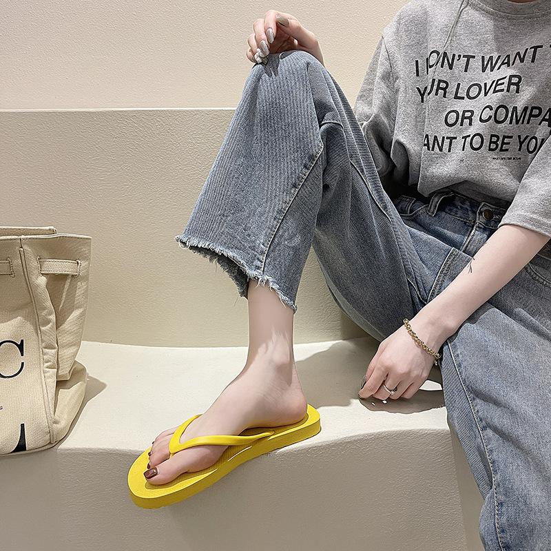 Flip-flops women's new summer wear fashion pinch feet beach flat-bottomed slippers non-slip black