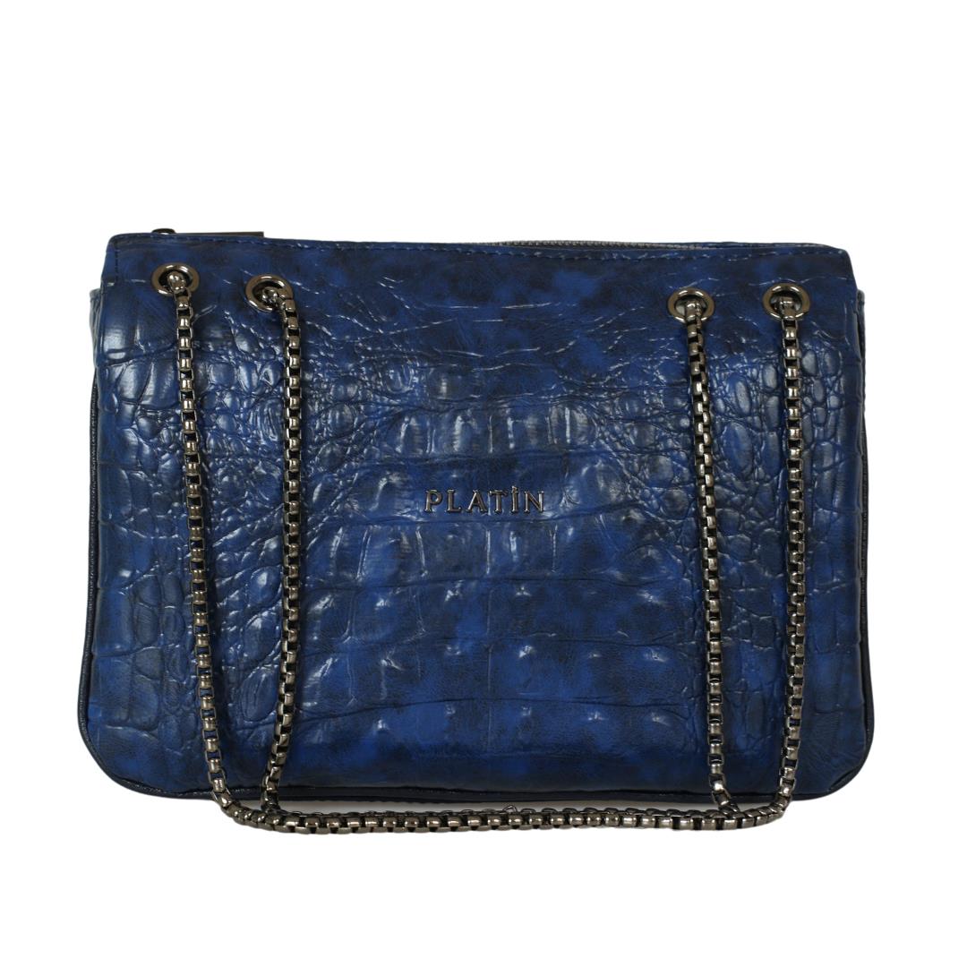 

Женская повседневная модель со стильной сумкой