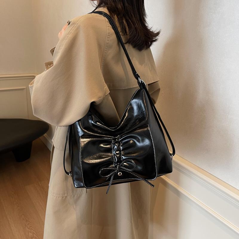 Korean version niche handbag 2025 winter new women's bag retro bow shoulder bag personalized pleated messenger bag