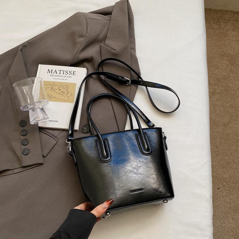 Premium Textured Small Bag Women's 2025 Spring and Summer New Bucket Bag Fashionable Versatile Shoulder Messenger Bag