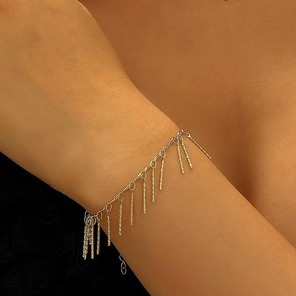 

2026 fringed niche light luxury silver pine leaf suit fashionable high-end temperament high-quality collarbone chain necklace bracelet